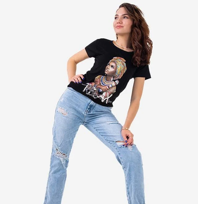 футболки Жіноча футболка з кольоровим принтом і паєтками Royalfashion.com.ua $218