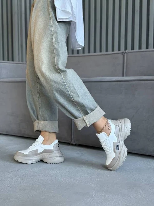shoes Кросівки жіночі бежево-білого кольору на масивній підошві marise.com.ua $2450