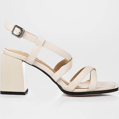 shoes Босоніжки на підборах у бежевому кольорі fours-shoes.com $2600