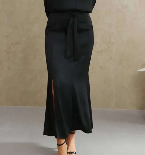 skirt Запобіжна атласна жіноча довга спідниця з розрізом чорного кольору 44-56 biruzza.com.ua $980