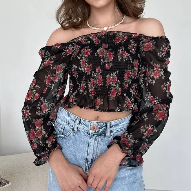 top Жіночий Шифоновий Чорний Топ в Принт Червоних Квітах O D I N $549