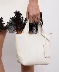 bag Белая кожаная сумка-тоут с тиснением логотипа symbol.ua $75681