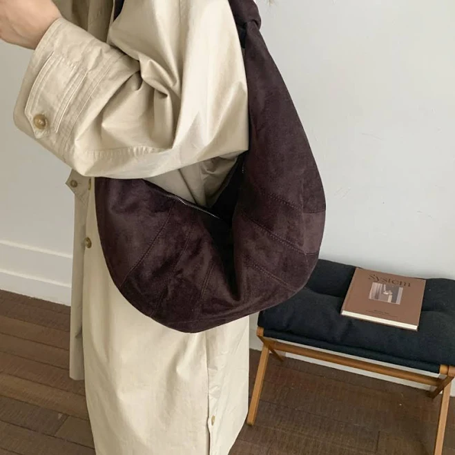 bag Жіноча сумка-круасан із тканини під замшу Коричневий mak-shop.com.ua $810