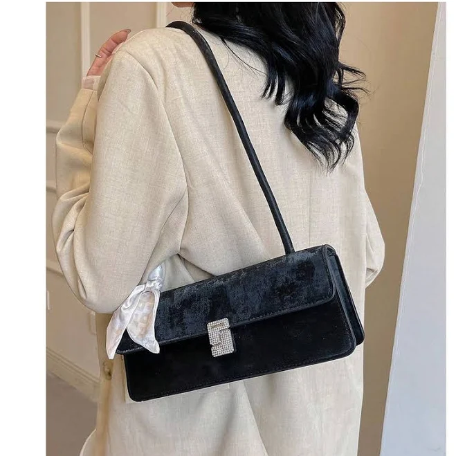 bag Сумка жіноча багет чорного кольору зі сріблястими стразами та декоративною хустинкою, сумка на плече чорна з велюровою текстурою. Сумки ROZETKA $840