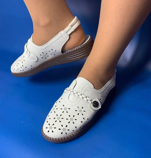 shoes Босоніжки жіночі бежеві шкіряні на низькому ходу із закритим носком на широку ногу Bigl.ua $890