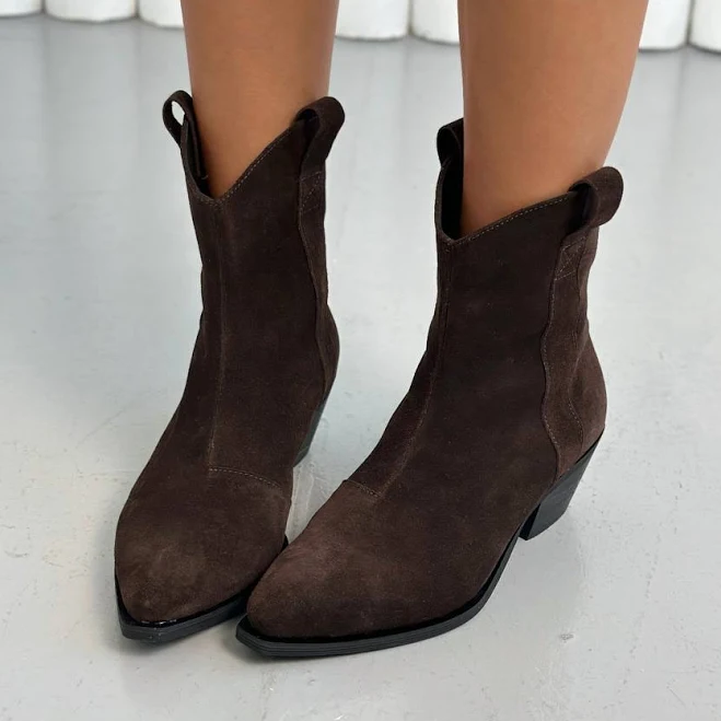 shoes Черевики казаки жіночі замшеві коричневого кольору демісезонні 9823д Maletskiy $4190