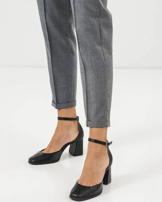 shoes Чорні шкіряні туфлі на стійких підборах CatBlack theothers.com.ua $3500