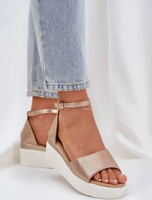 shoes Легкі Сандалі На Платформі І Делікатному Каблуці Золоті Gillifia botoshop.com.ua $1064