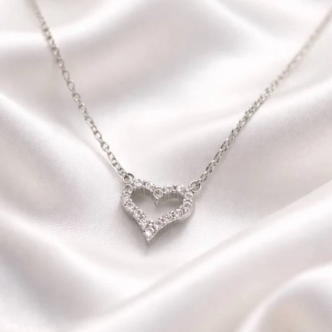 accessory Срібне кольє LoveR з витонченою підвіскою у формі серця та фіанітами 40-45 см LoveR $2022