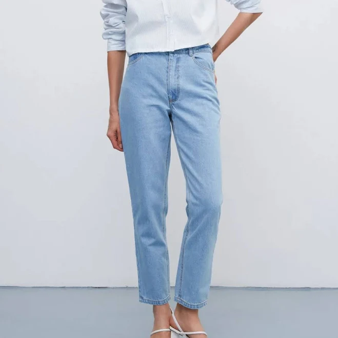 jeans Завужені до низу джинси mom fit з блакитного деніму MUSTHAVE MustHave $2999