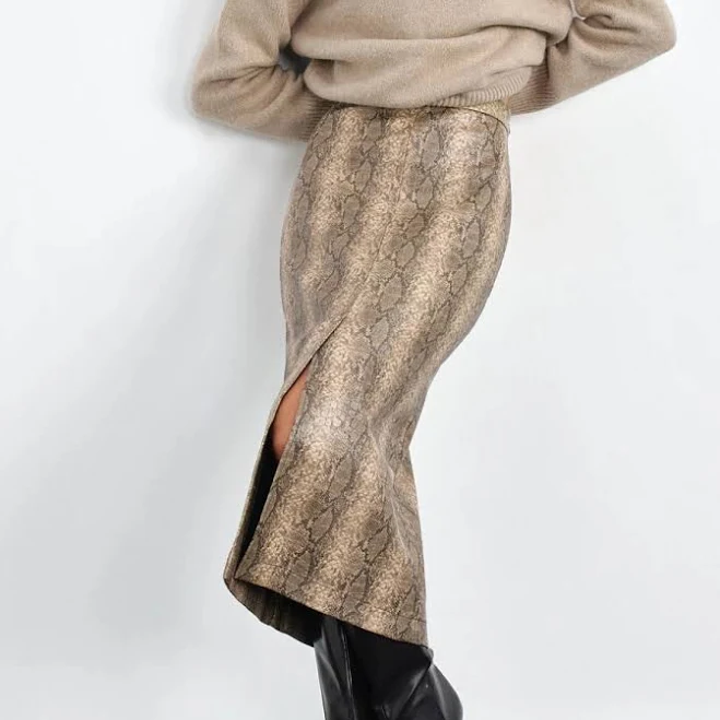 skirt Пряма спідниця міді з екошкіри у принті 