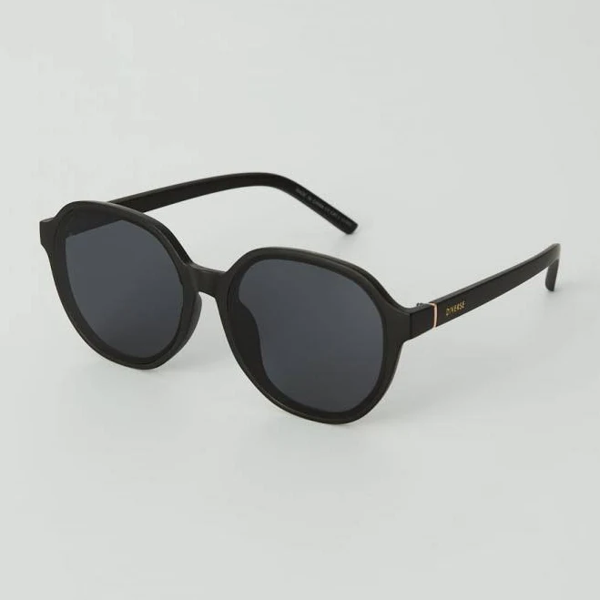 accessory Жіночі сонцезахисні окуляри в пластиковій матовій оправі чорні - Чорний - ONE Diverse $449