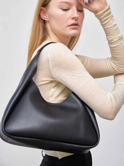 bag WeLassie Хобо (zhnocha-sumka-kej-chornij) Жіноче, колір - Чорний, матеріал - Штучна шкіра Intertop.ua $1370