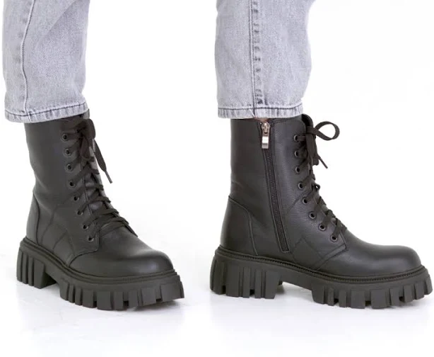 shoes Черевики чорні на тракторній підошві Україна kalynka.com.ua $2500