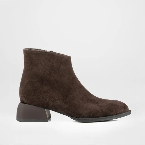 shoes Замшеві ботильйони у коричневому кольорі fours-shoes.com $4200