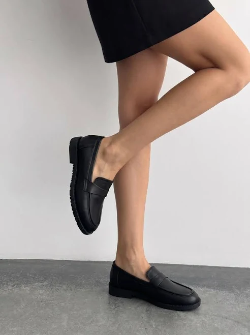 shoes Лофери базові чорні LadyBoom $560