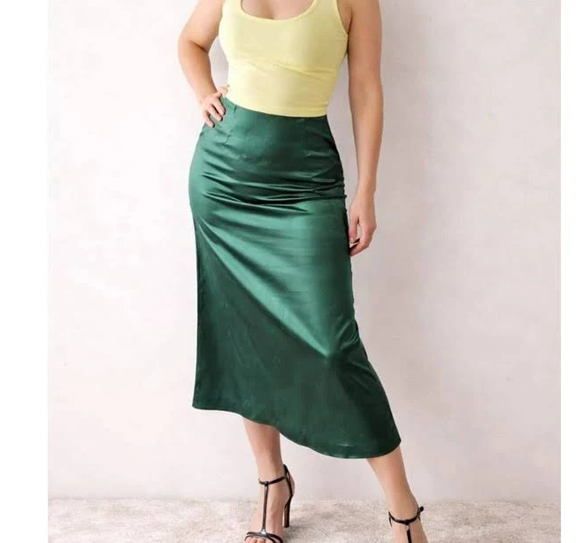 skirt Спідниця міді атласна А-силуєту Emerald Luxury - Смарагдова 46. Жіночі спідниці ROZETKA $1050