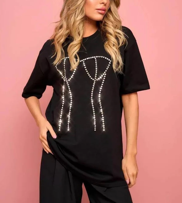 oversized t-shirt Жіноча оверсайз футболка з оригінальним малюнком з блискучими стразами стильні футболки вільного крою для жінок Чорний S rozzy-store.com.ua $499