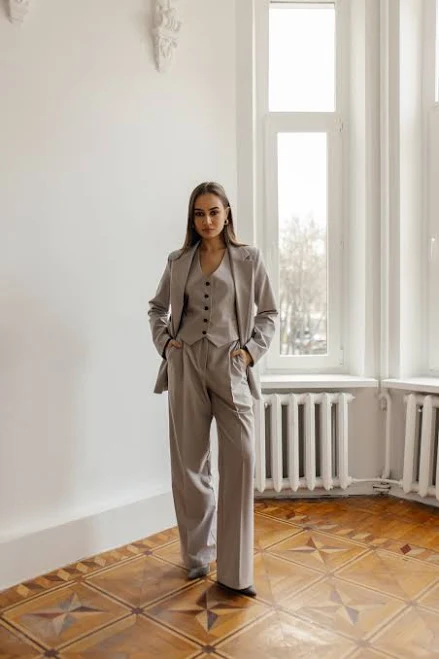 suit Костюм: пиджак, классический жилет и брюки-палаццо. Бренд VIRNA $8760